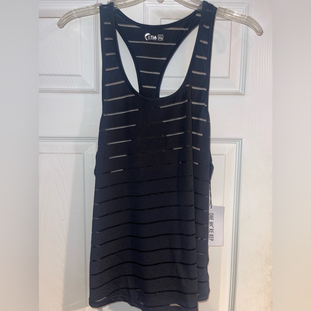 Zyia black tank XL